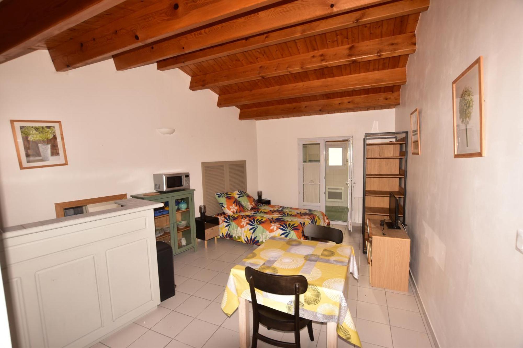 Large Studio Close To The Beach Сен-Мартен-де-Ре Экстерьер фото